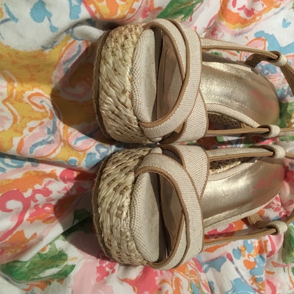 Lilly Pulitzer wedges size 7 - Picture 3 of 4